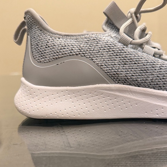 Avia Light Gray Athletic Shoes. Casual Every Day Shoe Womens 8.5. Minimal wear. - Picture 7 of 10